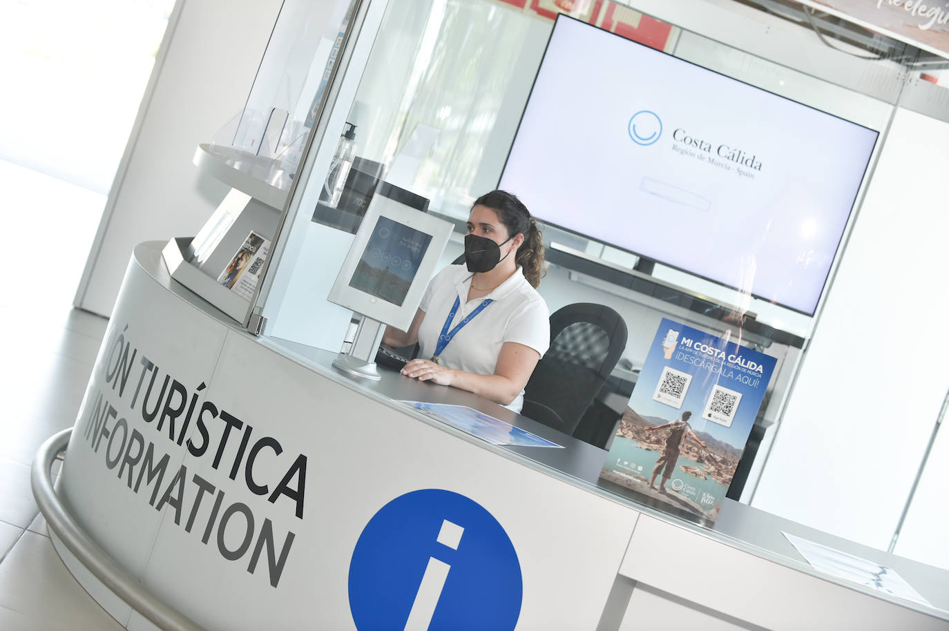 Fotos: El aeropuerto de la Región busca nuevas rutas con Madrid, Galicia, Francia y Alemania