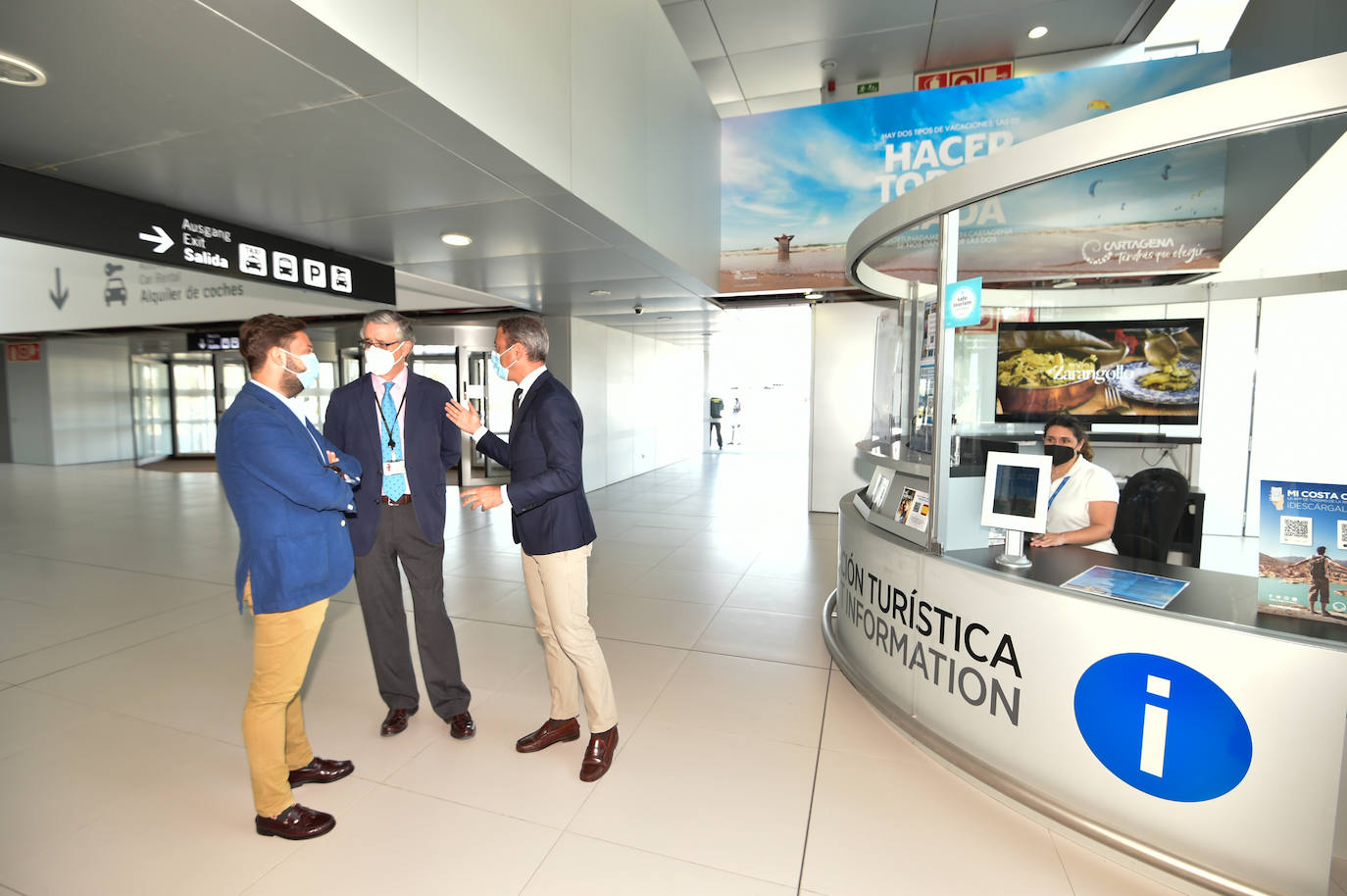 Fotos: El aeropuerto de la Región busca nuevas rutas con Madrid, Galicia, Francia y Alemania