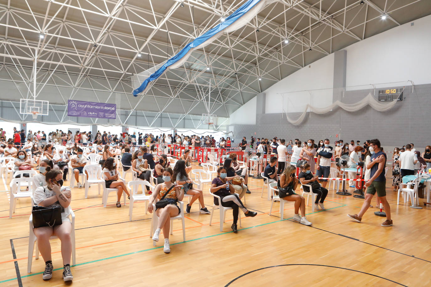 Fotos: Los jóvenes de Lorca se inmunizan contra la Covid