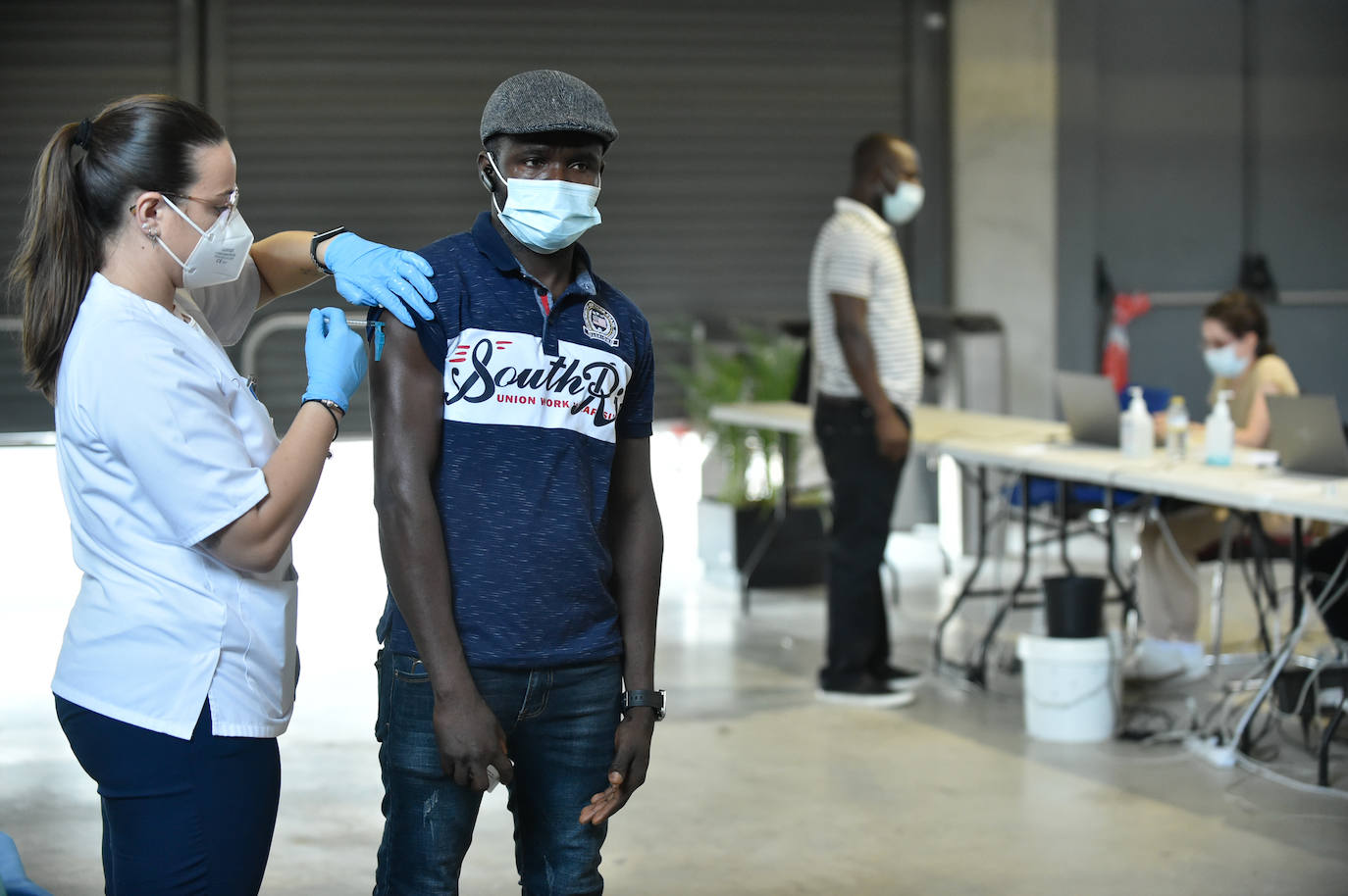 Fotos: Vacuna para los trabajadores del campo en el Enrique Roca