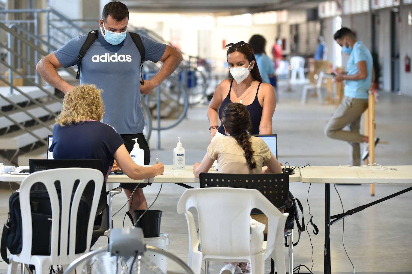 Fotos: Vacuna para los trabajadores del campo en el Enrique Roca