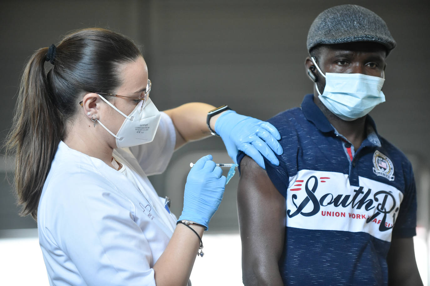 Fotos: Vacuna para los trabajadores del campo en el Enrique Roca