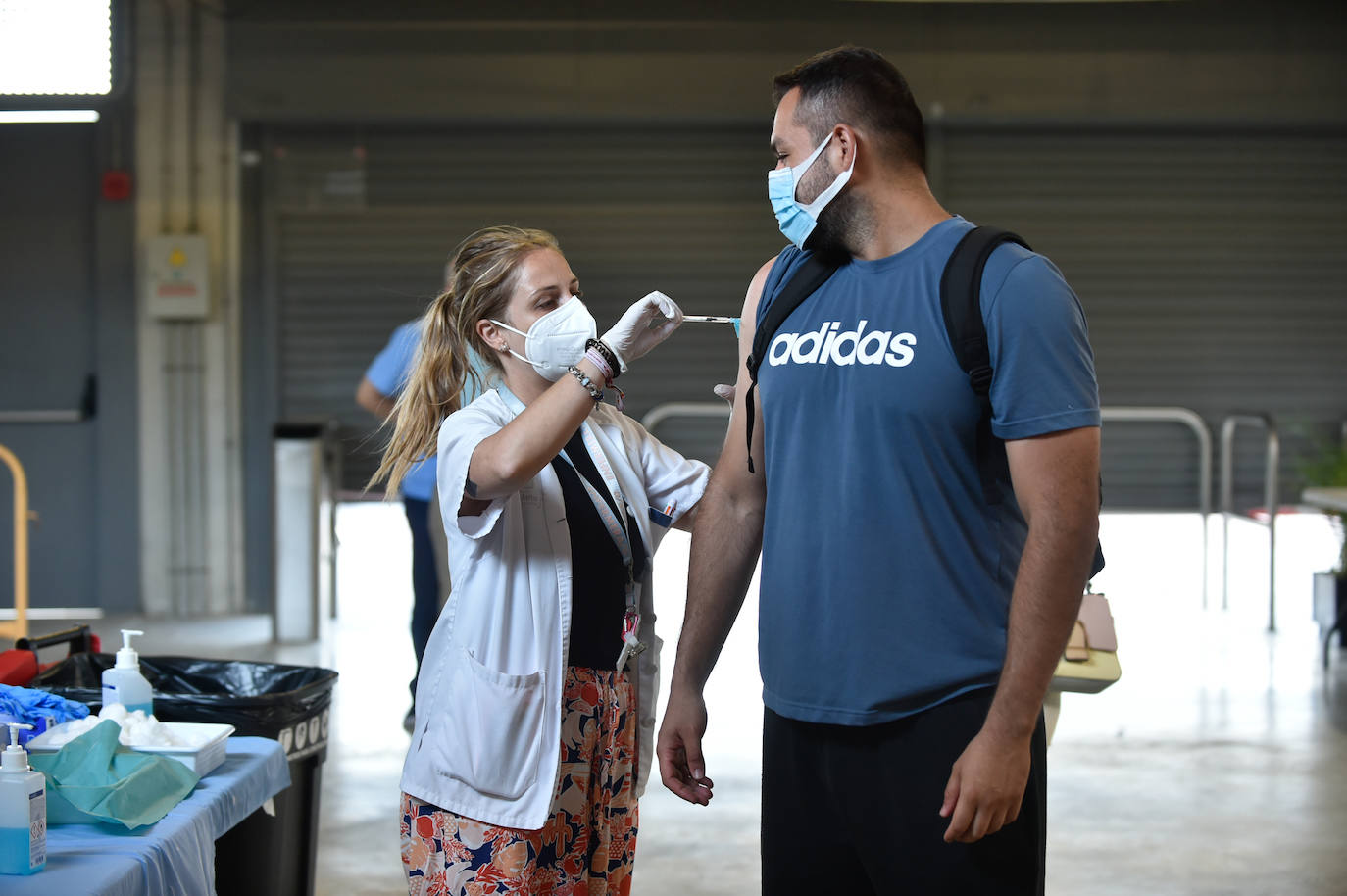Fotos: Vacuna para los trabajadores del campo en el Enrique Roca