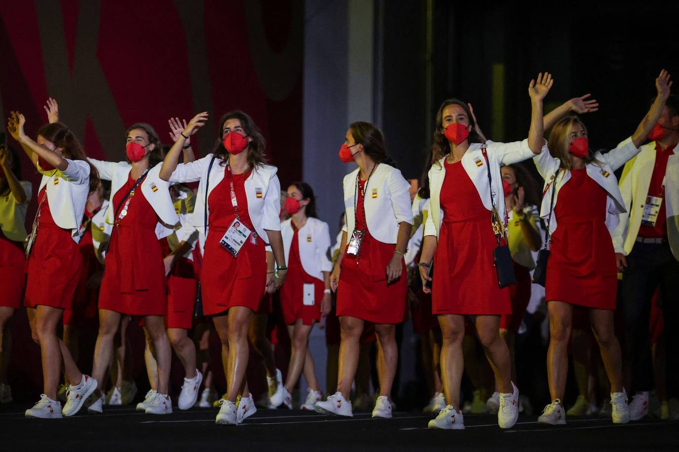 La delegación de España entra en el Estadio Olímpico durante la ceremonia de inauguración de los Juegos Olímpicos de Tokio 2020. 