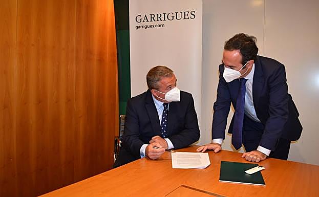 Juan Bolea y José Manuel Hernando, especialistas de Garrigues. 