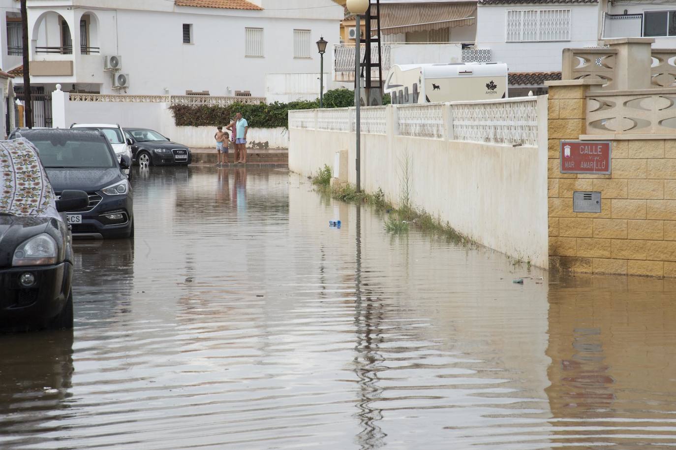 Calles inundadas en Mazarrón por la lluvia, este lunes.