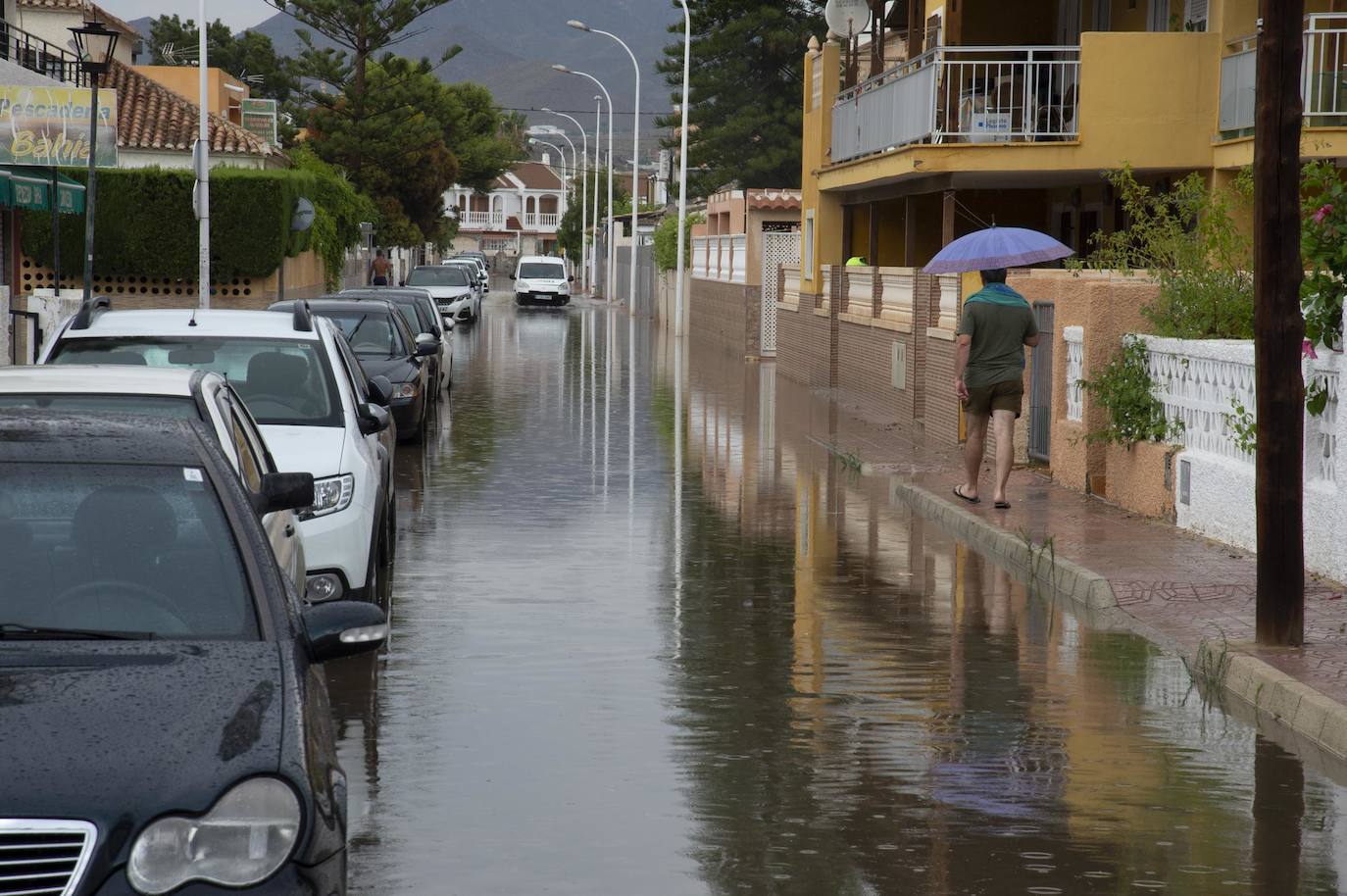 Calles inundadas en Mazarrón por la lluvia, este lunes.