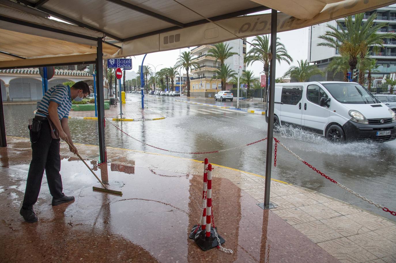 Calles inundadas en Mazarrón por la lluvia, este lunes.