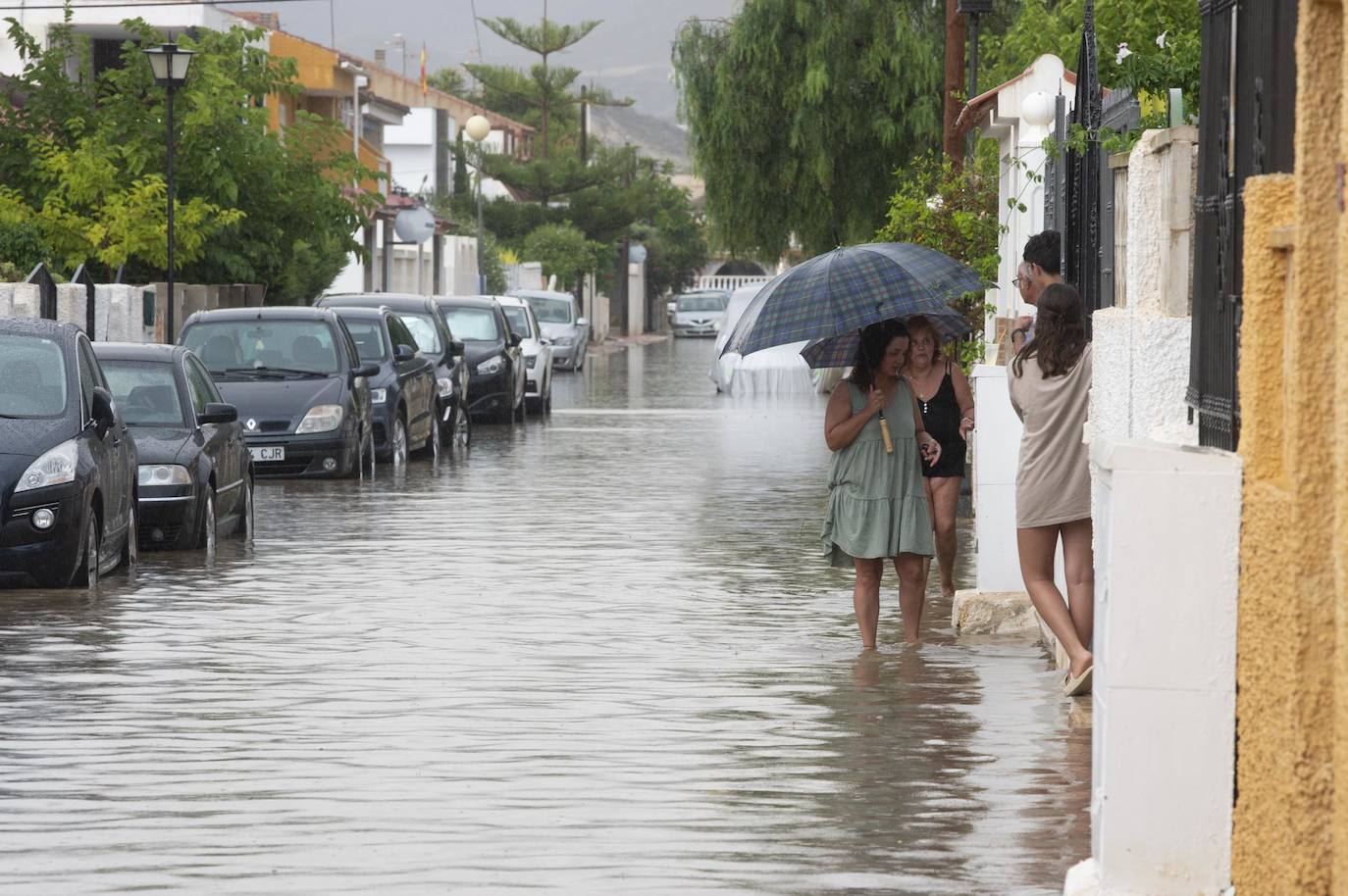 Calles inundadas en Mazarrón por la lluvia, este lunes.