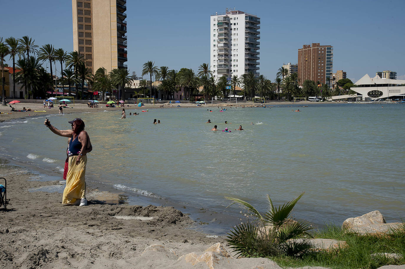 Fotos: La rotura de una tubería en San Javier provoca un vertido de agua dulce al Mar Menor