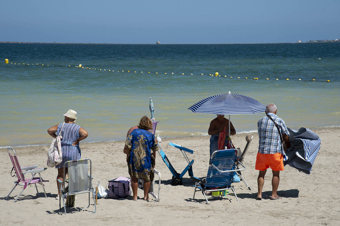 Fotos: La rotura de una tubería en San Javier provoca un vertido de agua dulce al Mar Menor