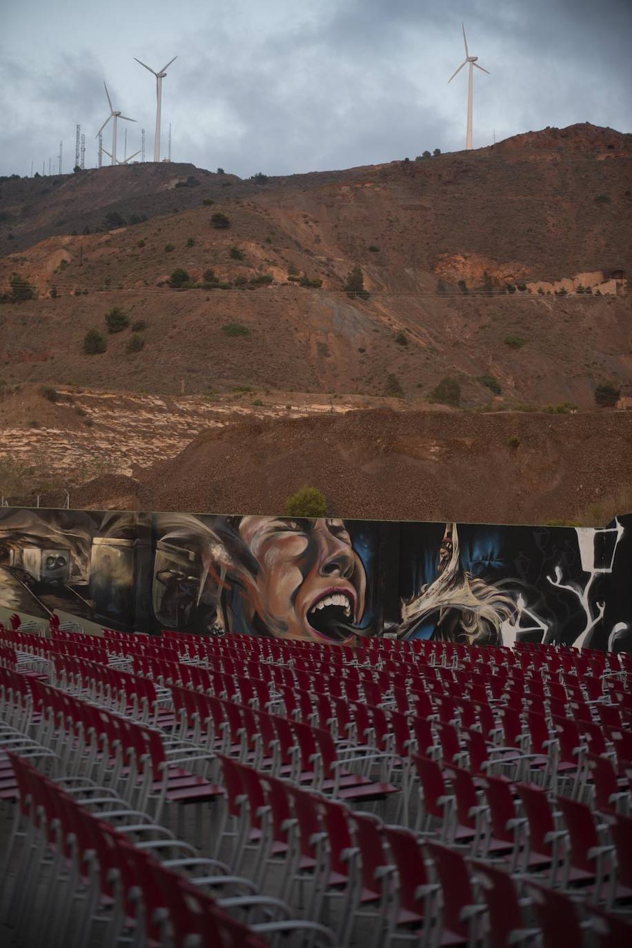 Fotos: Arte para engalanar el nuevo escenario del Cante de las Minas