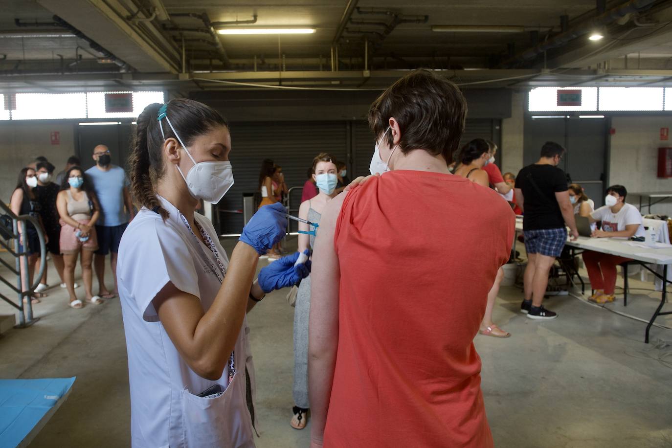 Fotos: Vacunación a los jóvenes de 12 a 19 años este lunes en Murcia