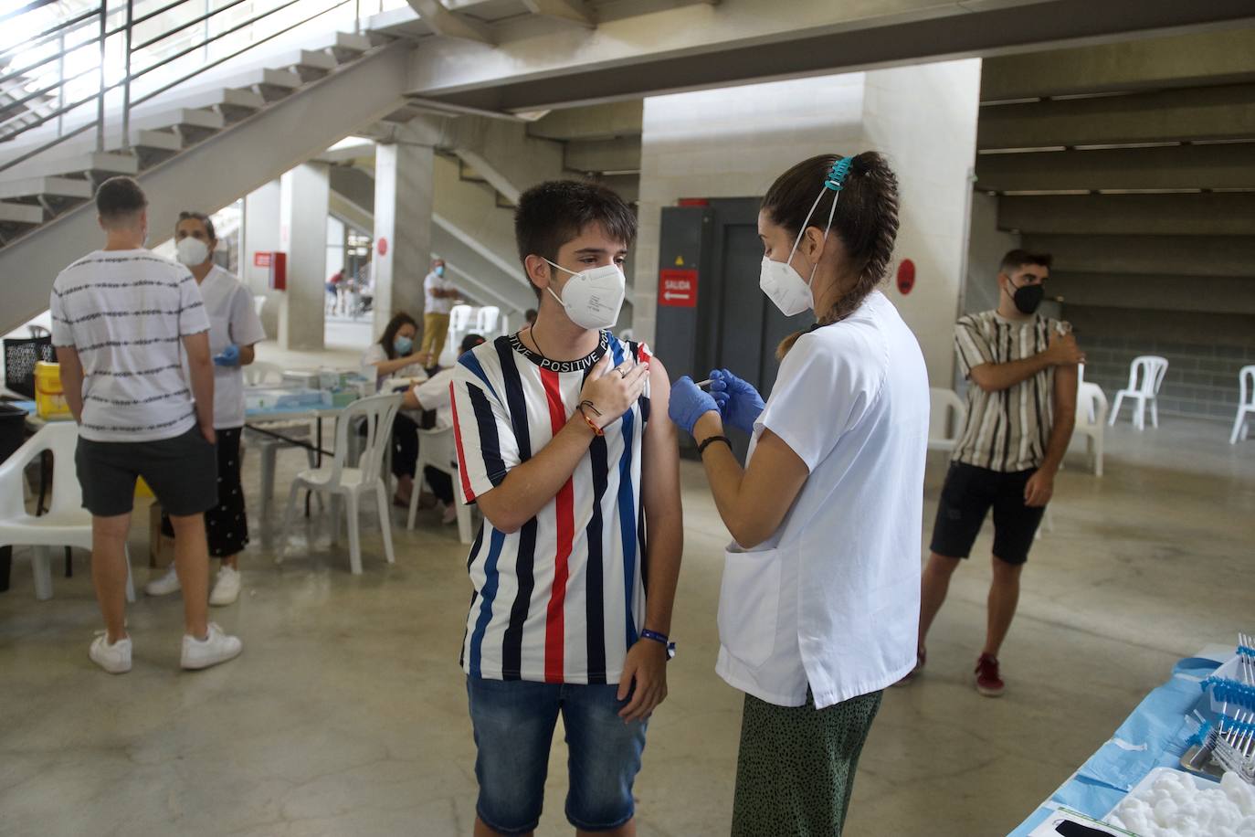 Fotos: Vacunación a los jóvenes de 12 a 19 años este lunes en Murcia