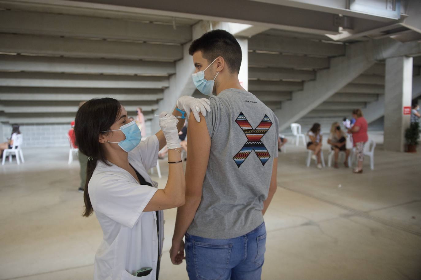 Fotos: Vacunación a los jóvenes de 12 a 19 años este lunes en Murcia