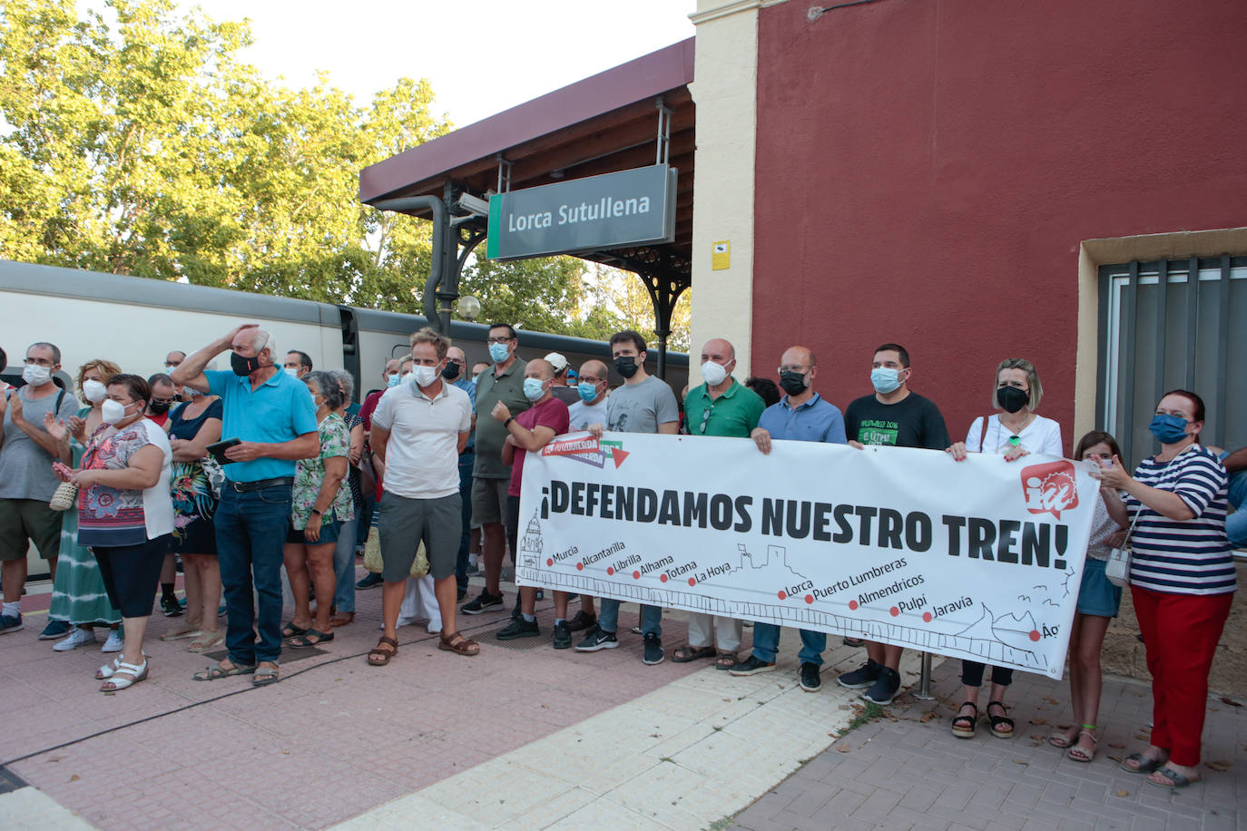 Fotos: Protesta en Lorca contra el cierre de la línea de Cercanías Murcia-Águilas