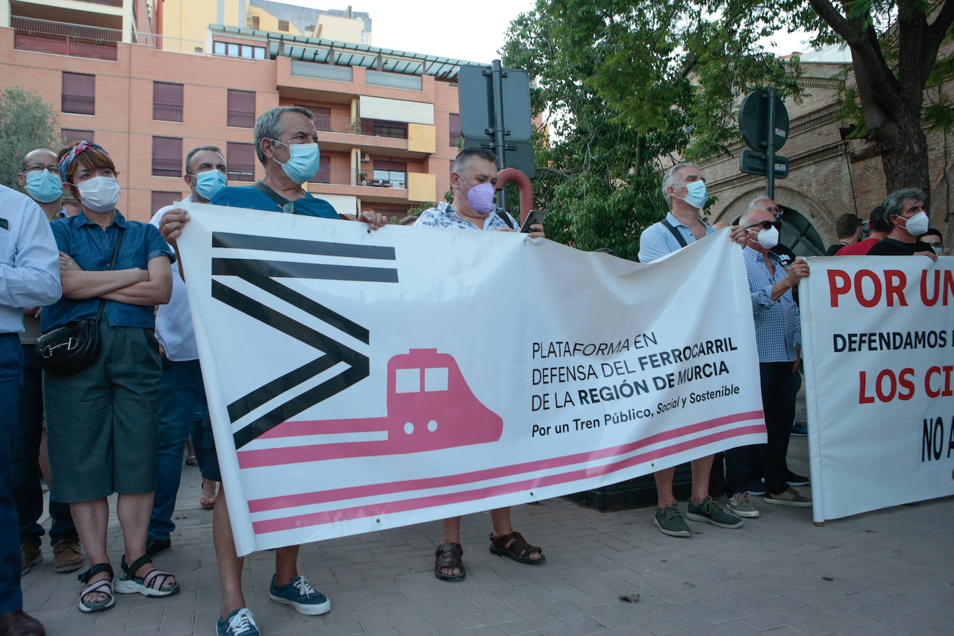 Fotos: Protesta en Lorca contra el cierre de la línea de Cercanías Murcia-Águilas