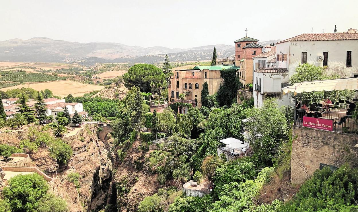 Vivir al borde del abismo. O de Ronda y sus balcones imposibles