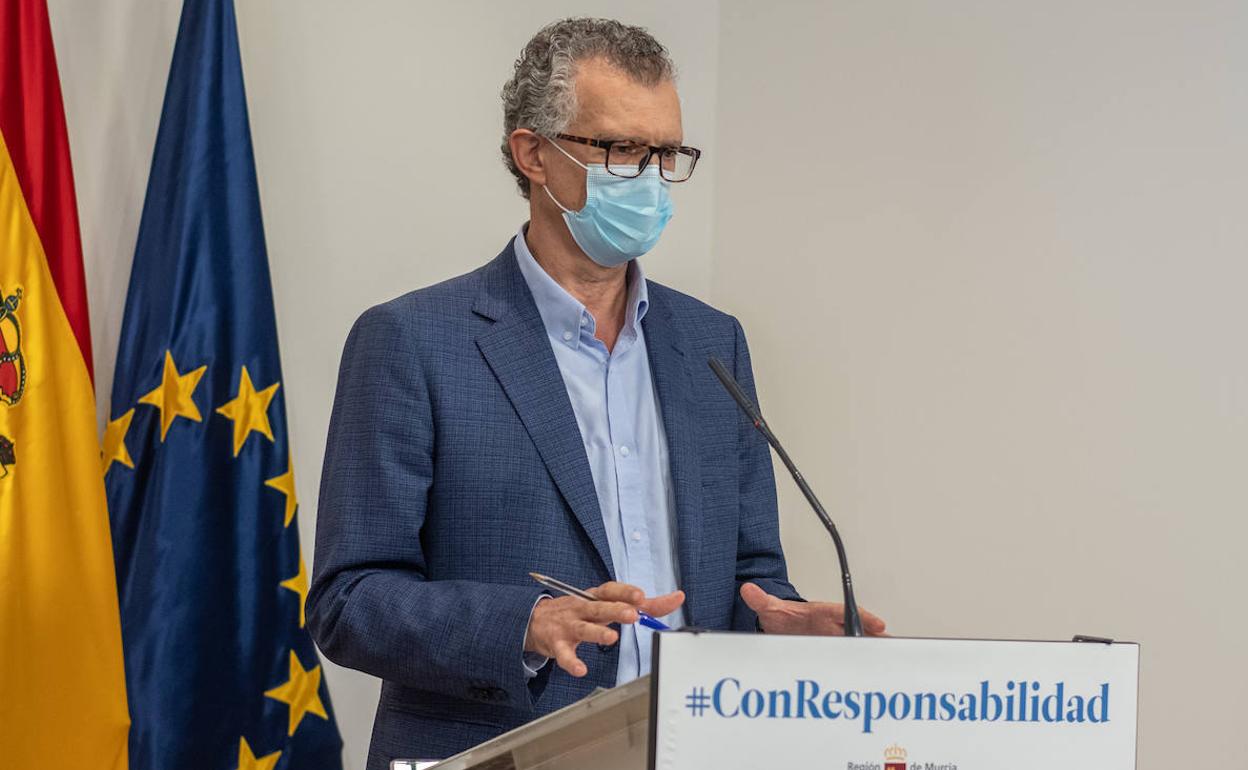 El consejero de Salud, Juan José Pedreño, este jueves en rueda de prensa.