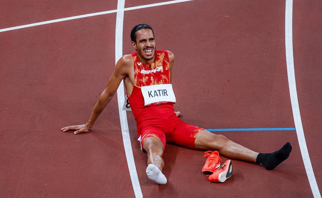 Mohamed Katir, este viernes, tras finalizar la prueba de los 5.000 metros en el Estadio Olímpico de Tokio. 