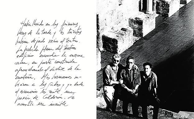 Pedro Cano junto a sus hermanos en Aspendos (Turquía).