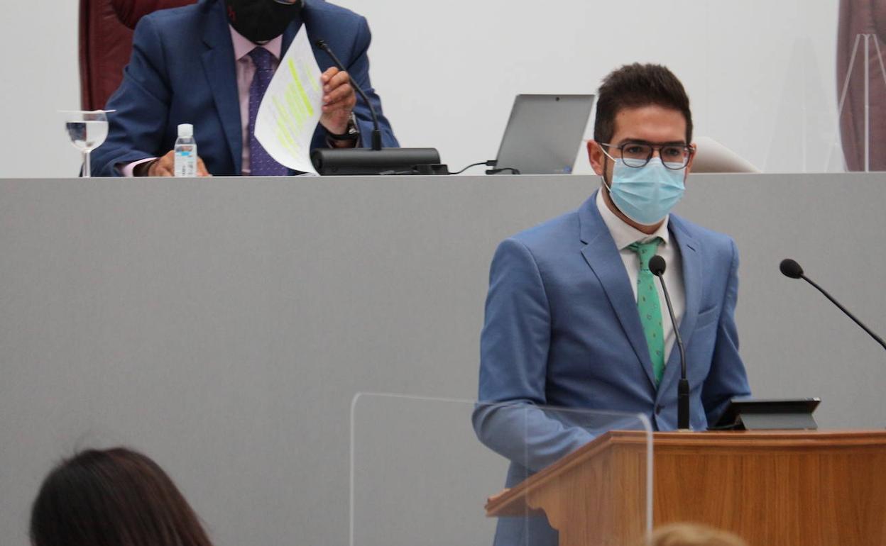 Antonio José Espín en la Asamblea Regional.