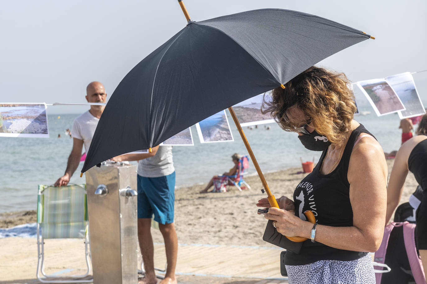 Los Alcázares acogió otras de las concentraciones, en la que muchos de los congregados vestían camisetas negras de luto ecológico.