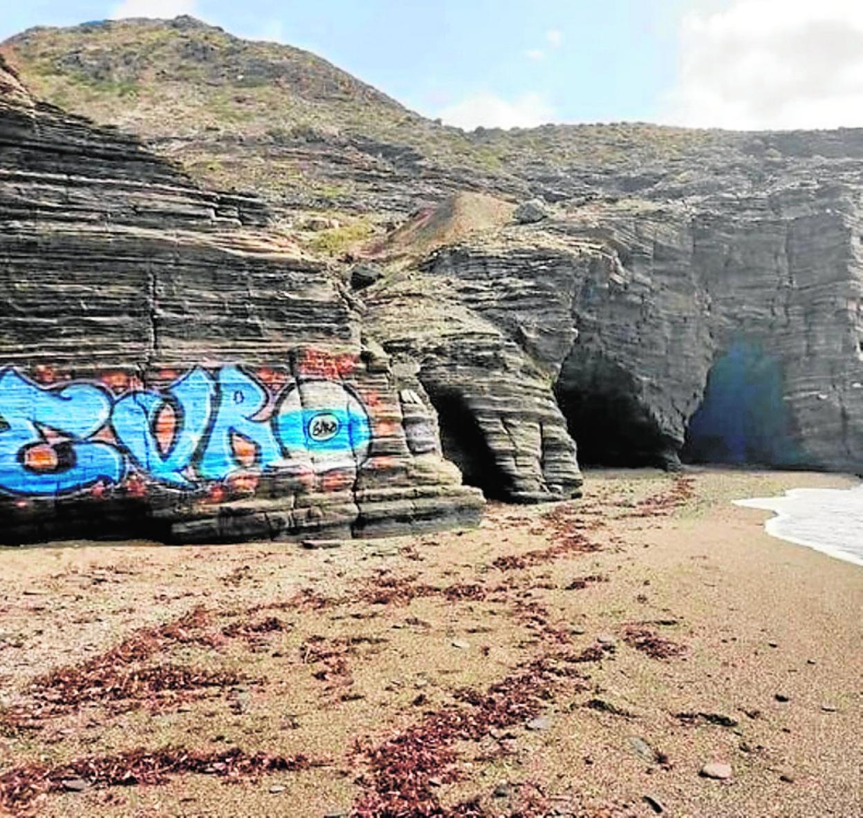 Pintada en Cala Cocón, en el Parque Regional de Calblanque. 