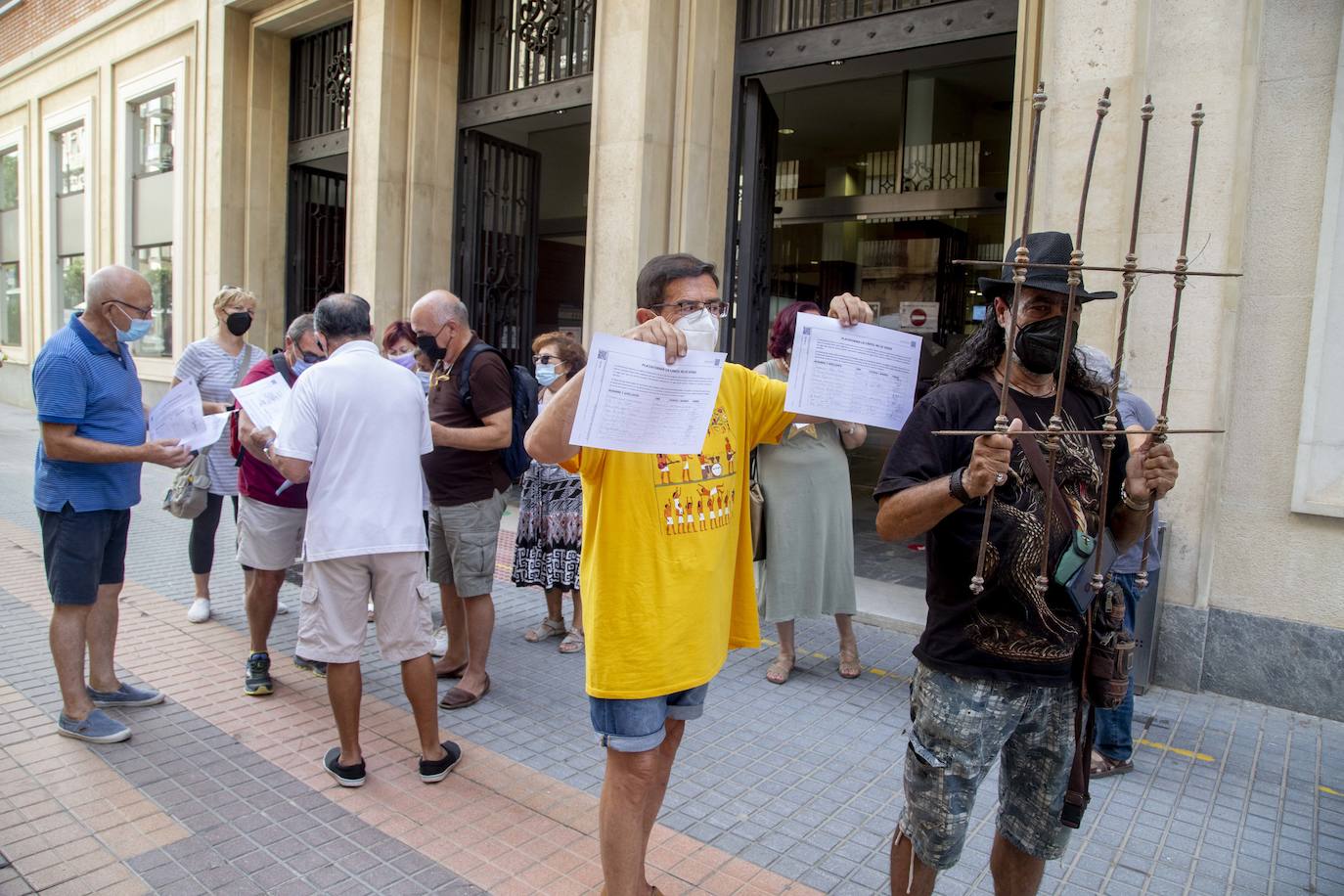 Fotos: Los vecinos protestan contra la demolición de la cárcel de San Antón en Cartagena