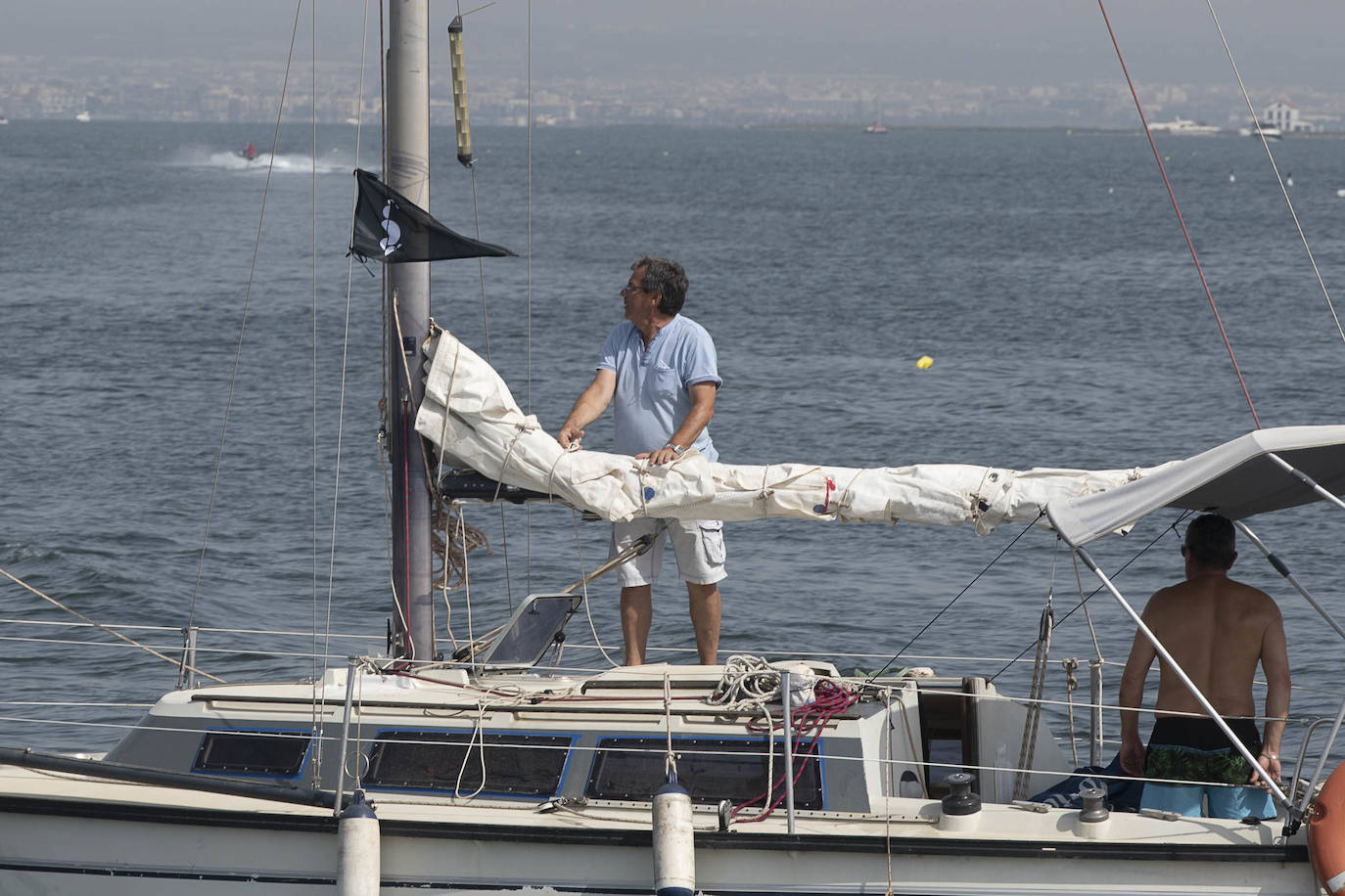 Fotos: Medio centenar de veleros salen a navegar unidos en defensa de una voz propia para el Mar Menor
