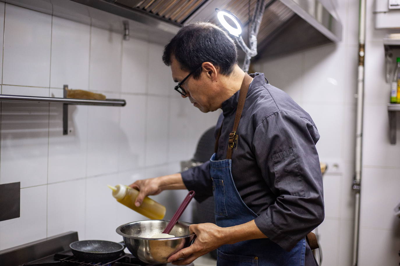 Fotos: Así se cocina la tortilla de Murcia que competirá por ser la mejor de España