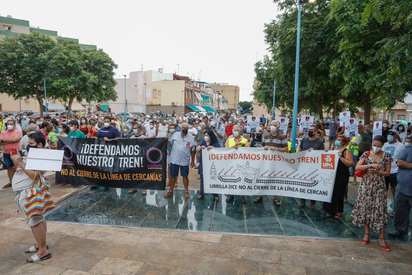 Fotos: Protesta en Águilas por el cierre de la línea de Cercanías