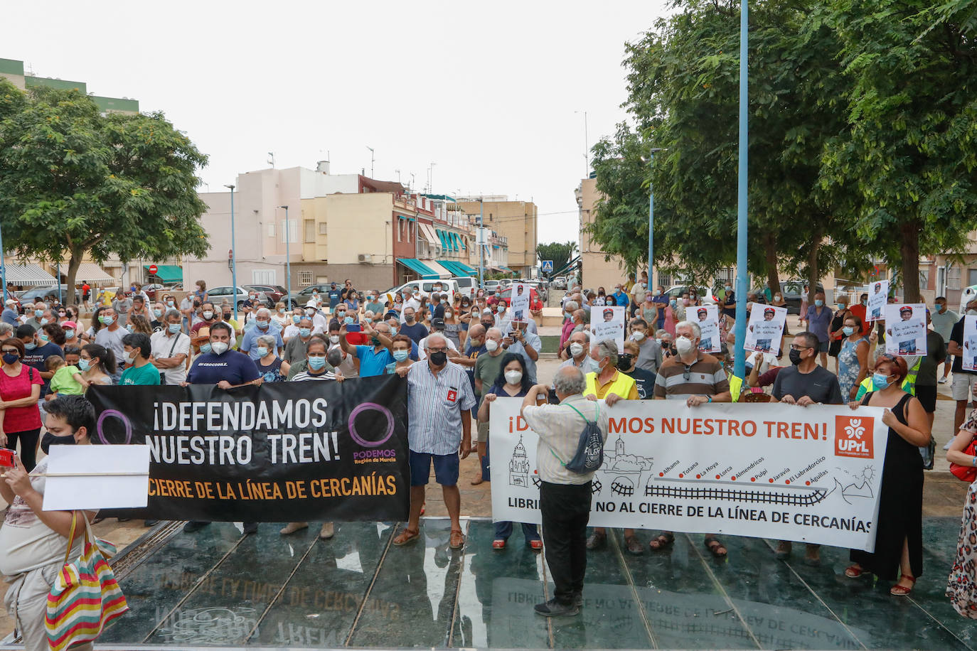 Fotos: Protesta en Águilas por el cierre de la línea de Cercanías