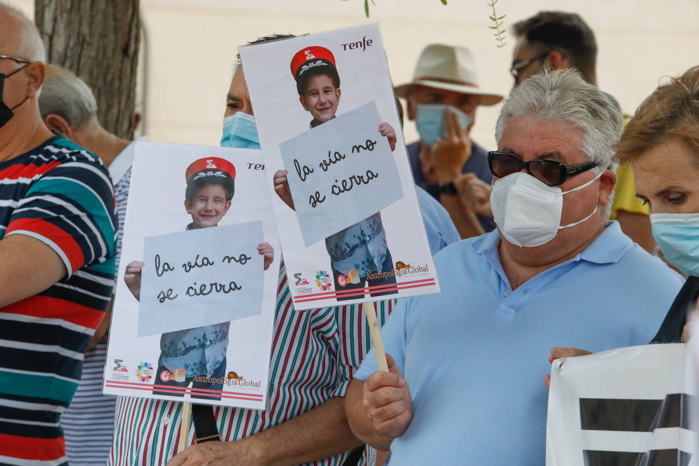 Fotos: Protesta en Águilas por el cierre de la línea de Cercanías