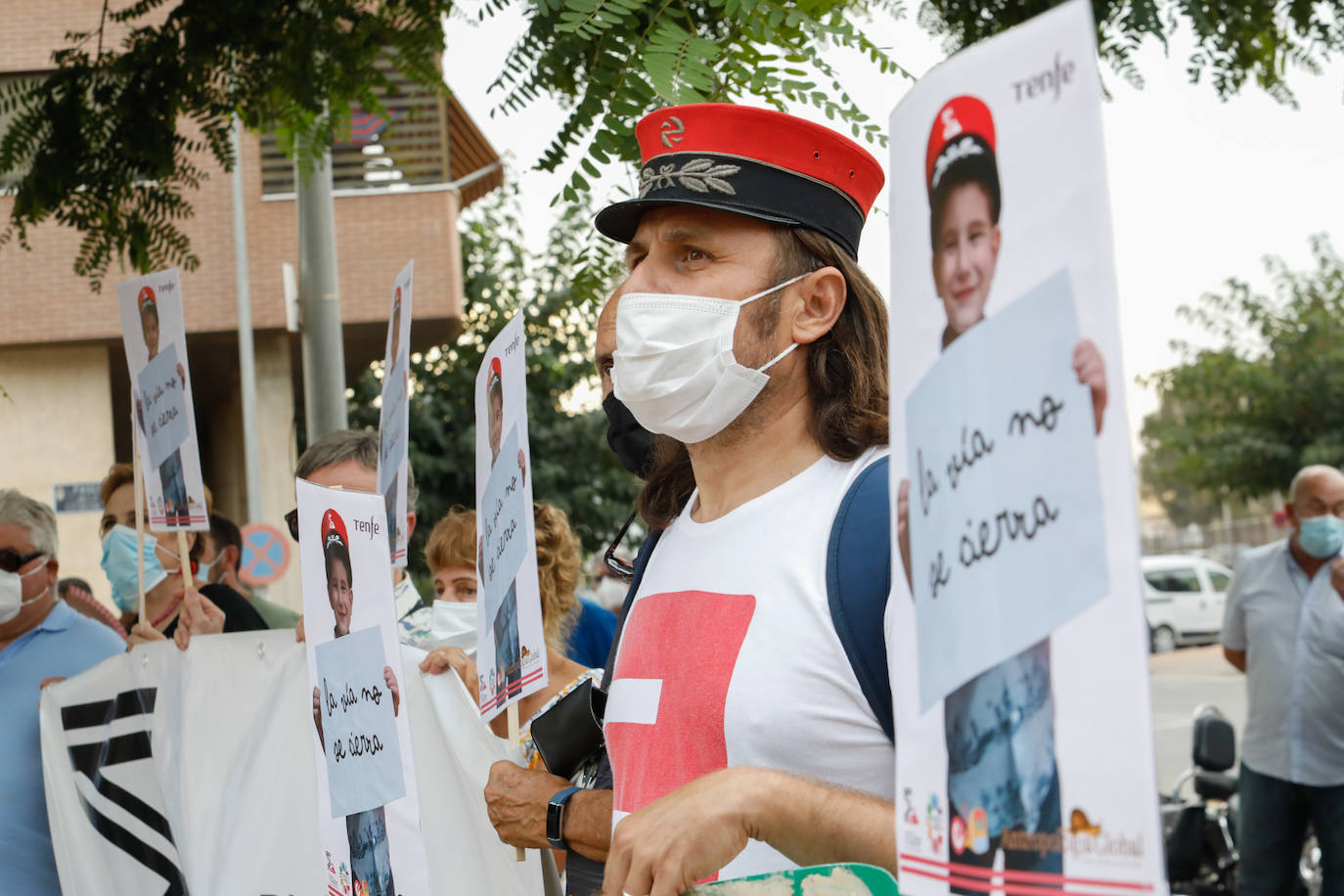 Fotos: Protesta en Águilas por el cierre de la línea de Cercanías