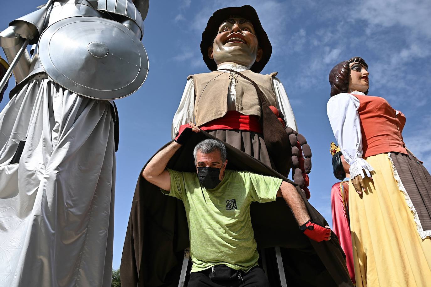 Fotos: Gigantes y Cabezudos vuelven por Alcalá de Henares