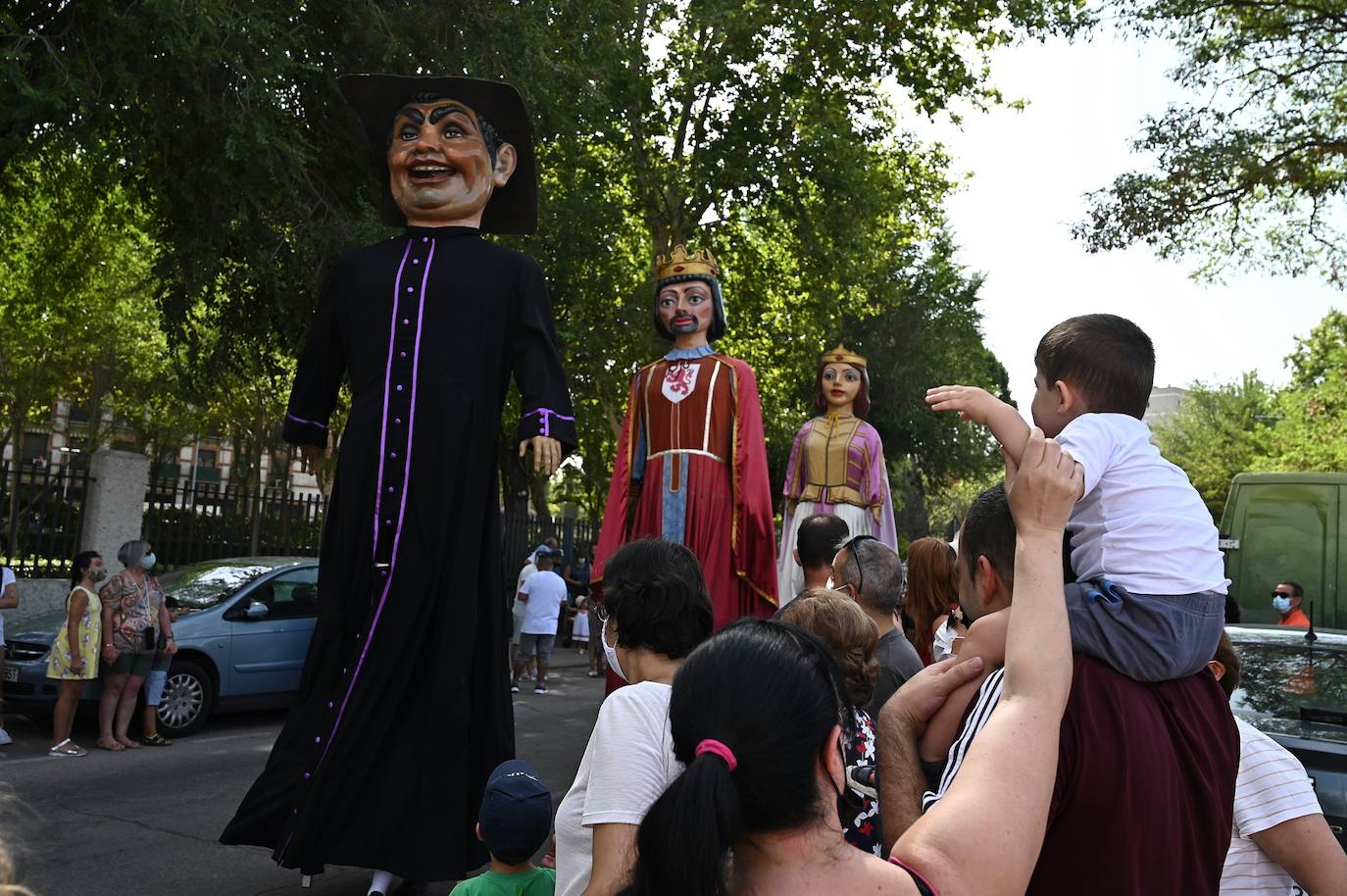 Fotos: Gigantes y Cabezudos vuelven por Alcalá de Henares