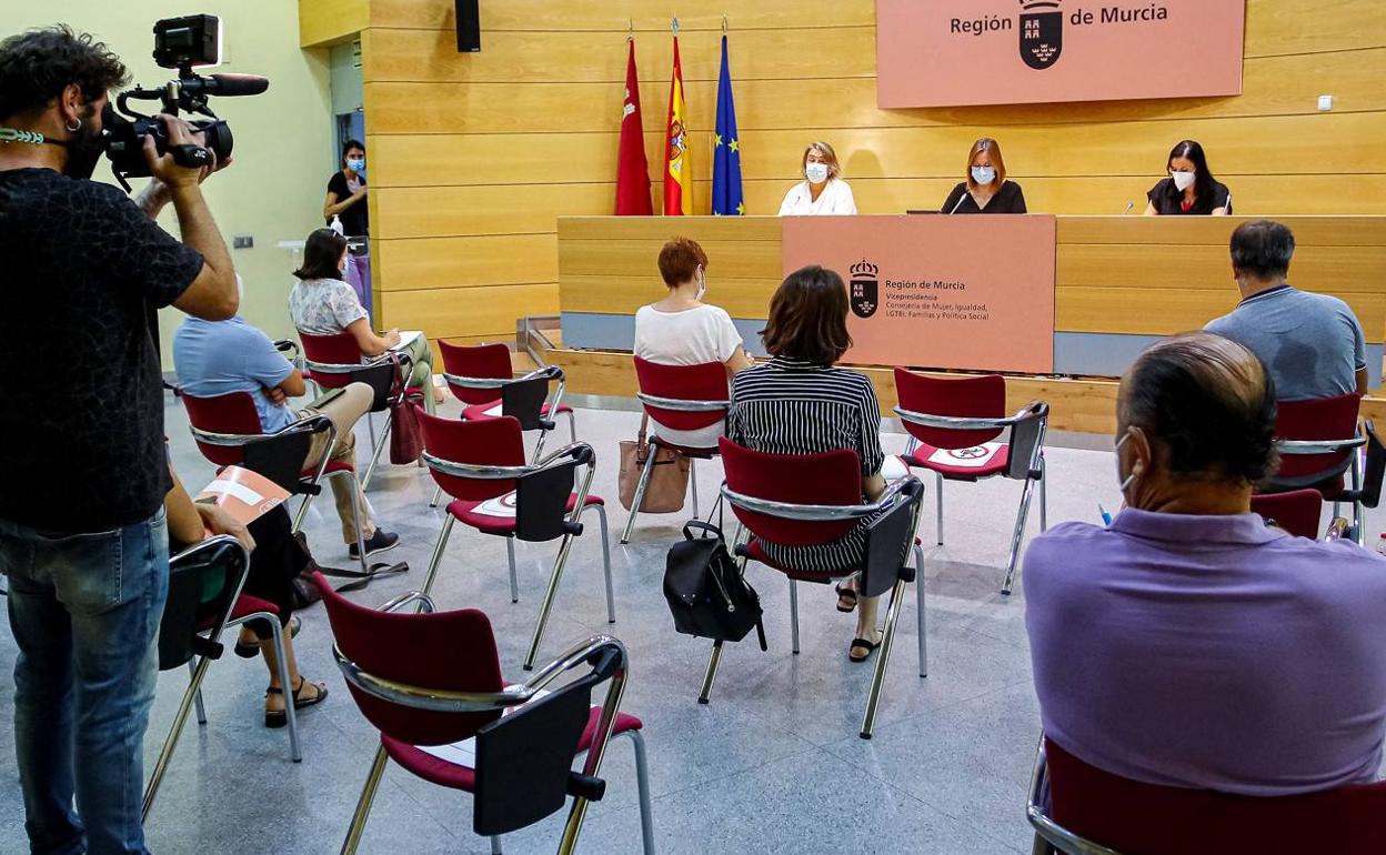 Encuentro con los representantes de las seis entidades sociales de la Región pertenecientes al sistema de acogida de protección internacional.