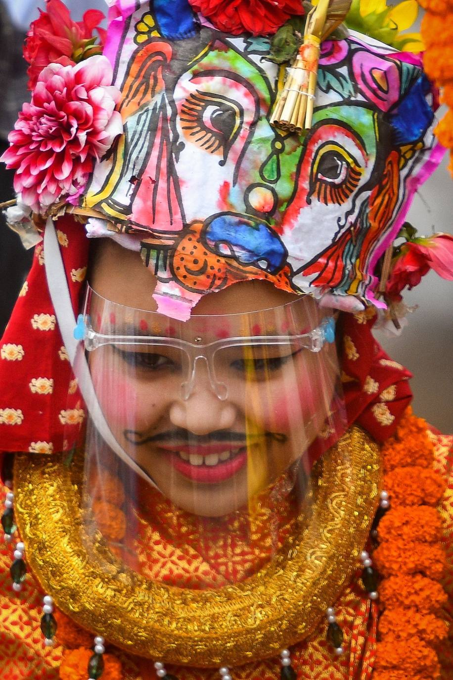 Fotos: Nepal se disfraza en recuerdo de sus difuntos