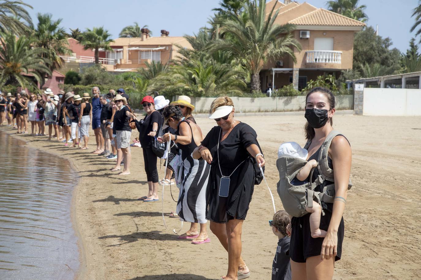 Fotos: Protesta en la Playa de los Alemanes en defensa del Mar Menor