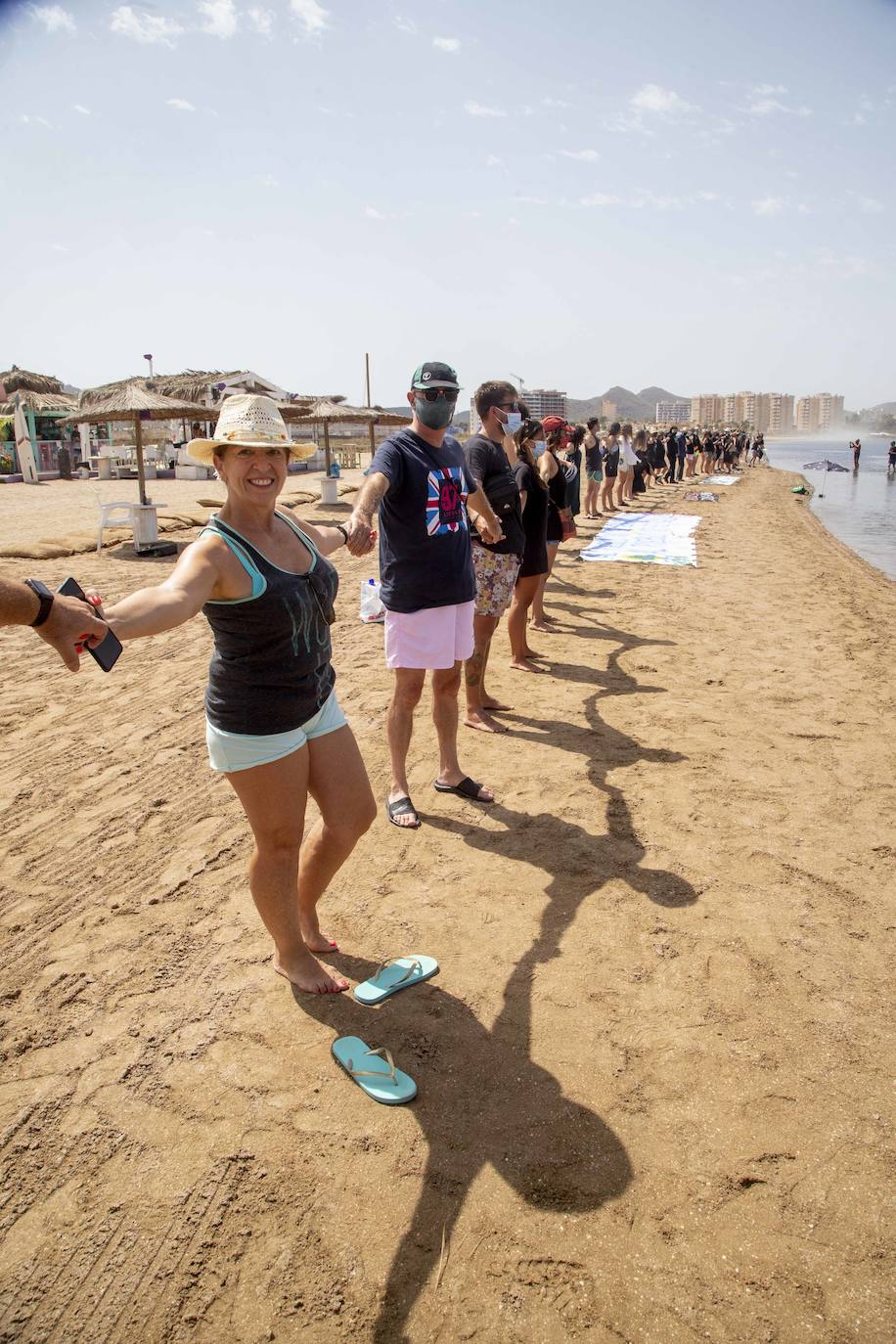 Fotos: Protesta en la Playa de los Alemanes en defensa del Mar Menor