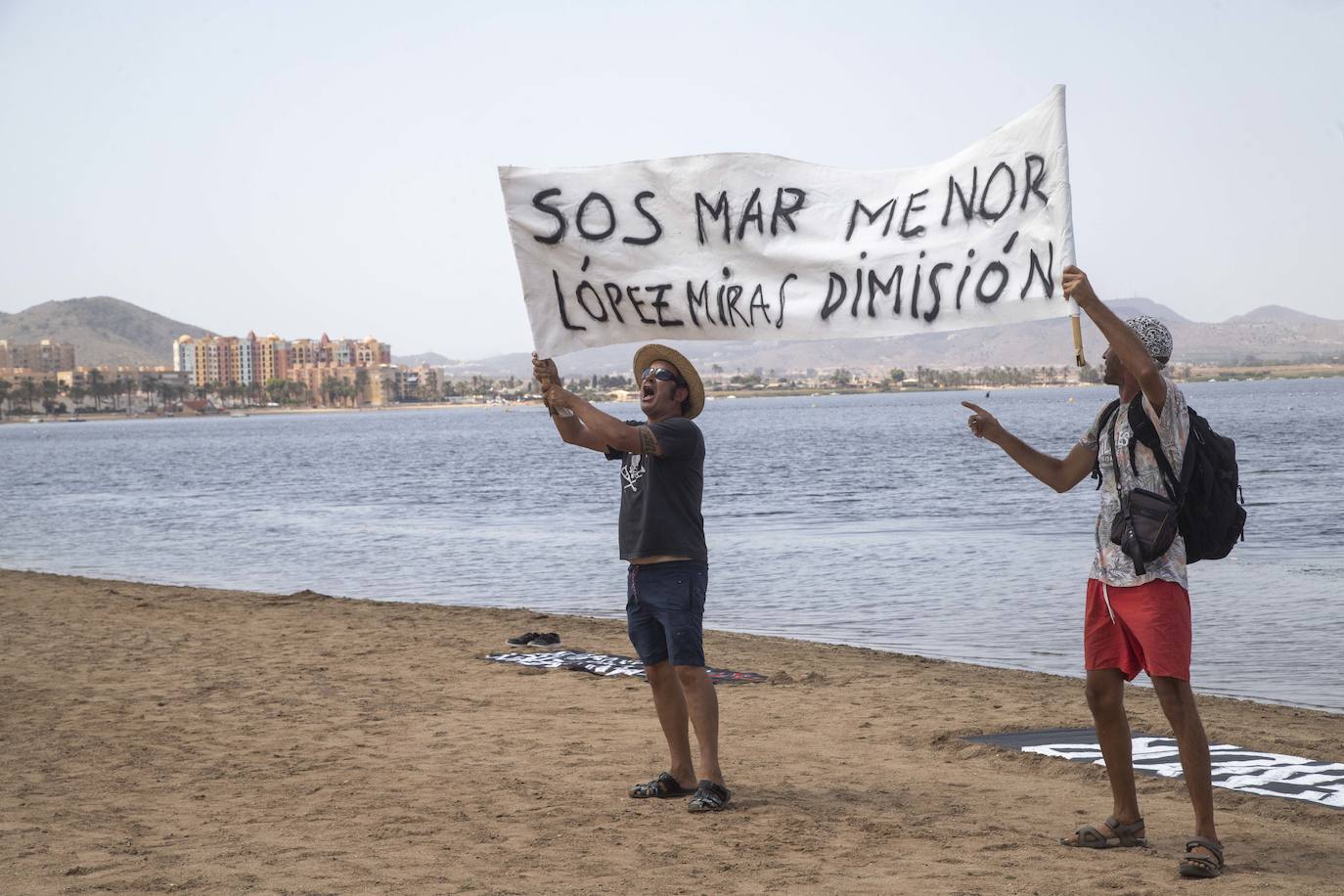 Fotos: Protesta en la Playa de los Alemanes en defensa del Mar Menor