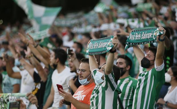 Aficionados del Betis en el Benito Villamarín.