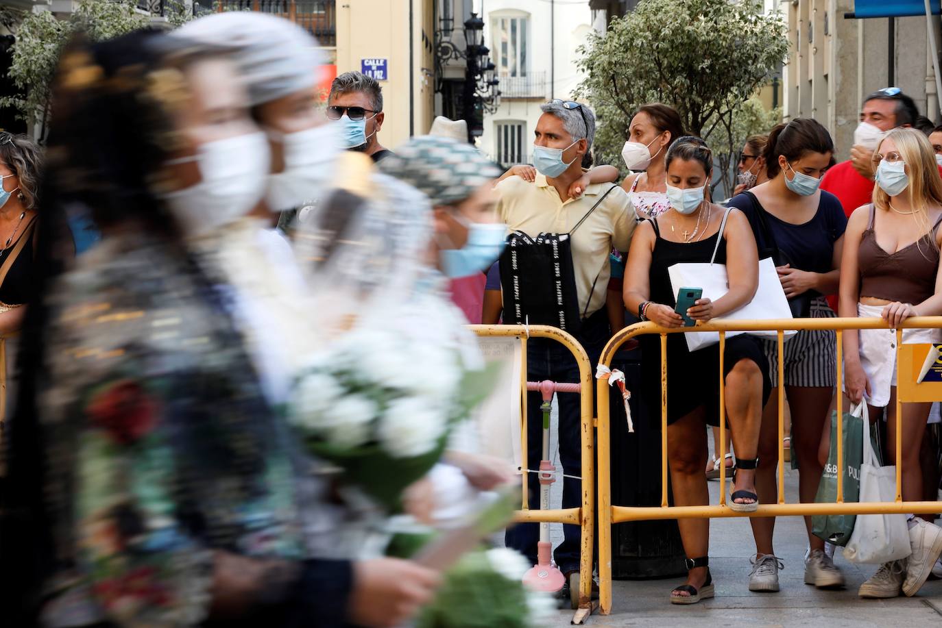 Fotos: Así han sido las atípicas Fallas de Valencia con mascarillas y abanicos