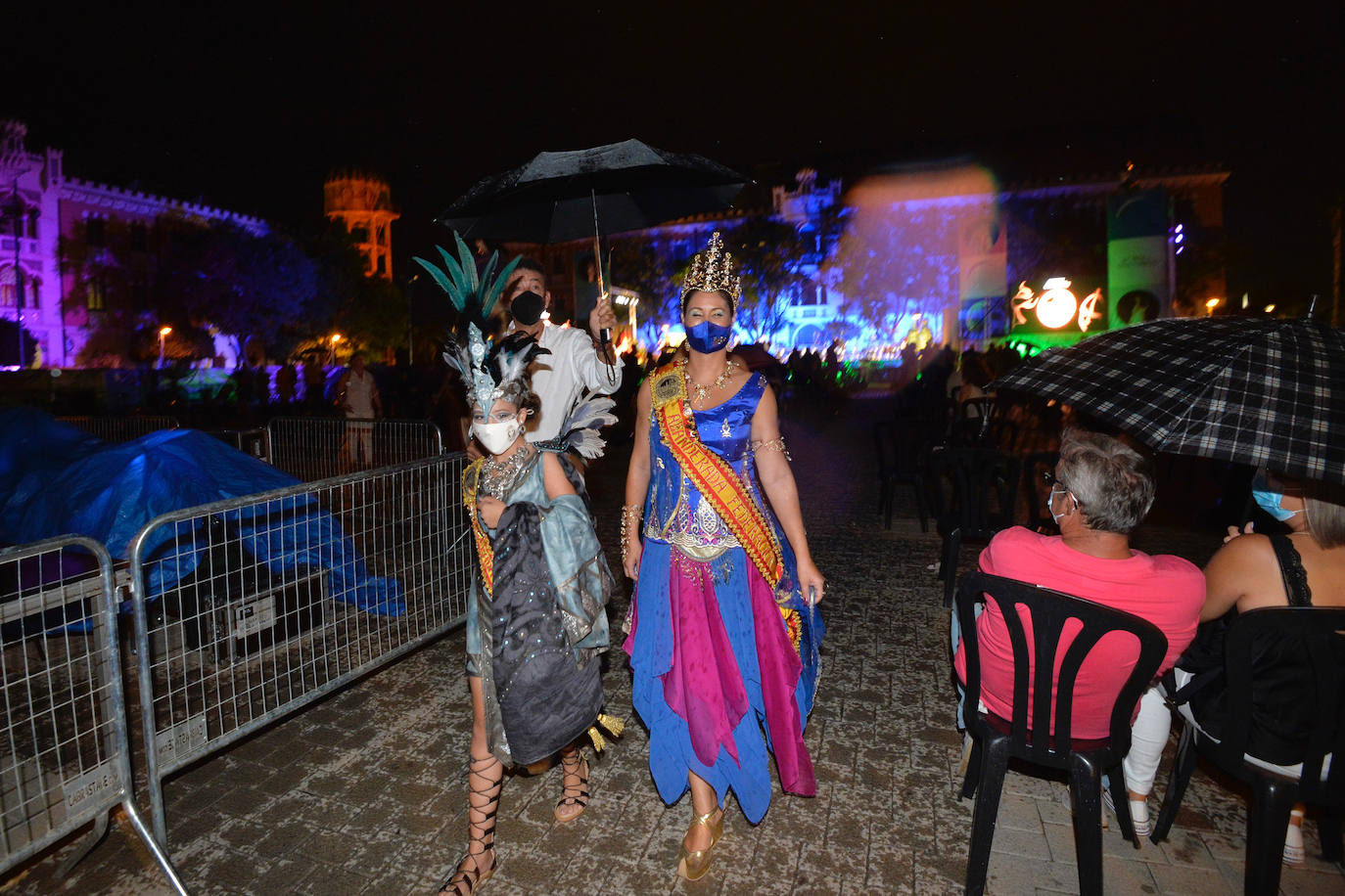 Fotos: Un pregón a cuatro exalta la armonía de culturas de la fiesta de Moros y Cristianos