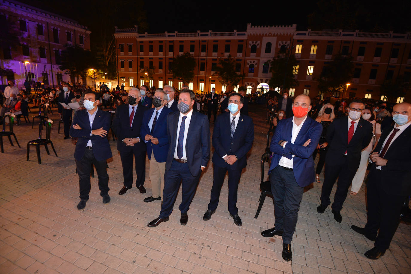 Fotos: Un pregón a cuatro exalta la armonía de culturas de la fiesta de Moros y Cristianos
