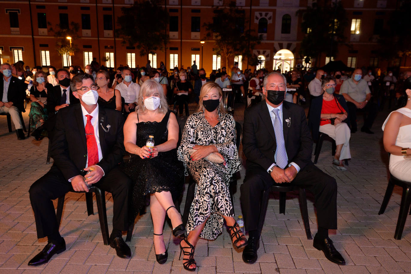 Fotos: Un pregón a cuatro exalta la armonía de culturas de la fiesta de Moros y Cristianos