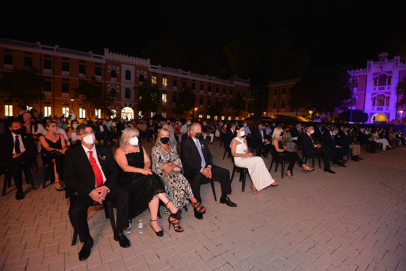 Fotos: Un pregón a cuatro exalta la armonía de culturas de la fiesta de Moros y Cristianos