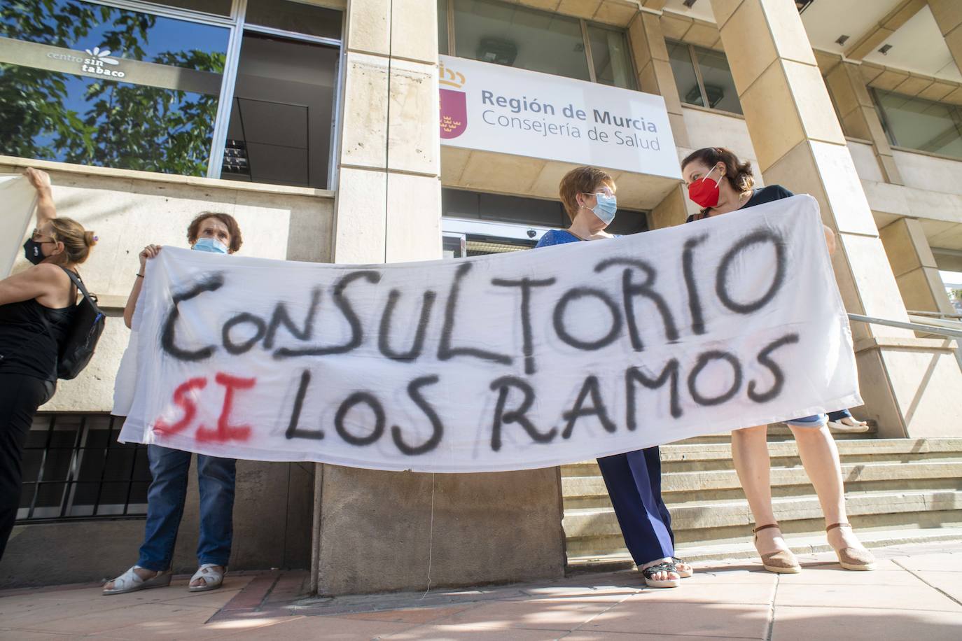 Fotos: Vecinas de Los Ramos piden que se reabra su consultorio