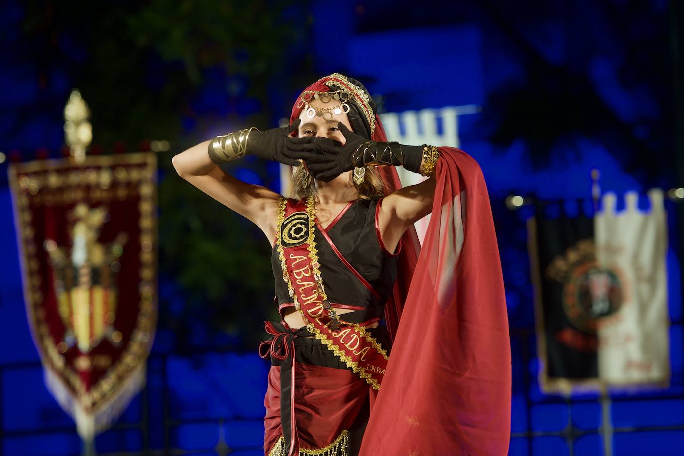 Fotos: Moros y Cristianos recupera el esplendor de sus ballets y abanderadas